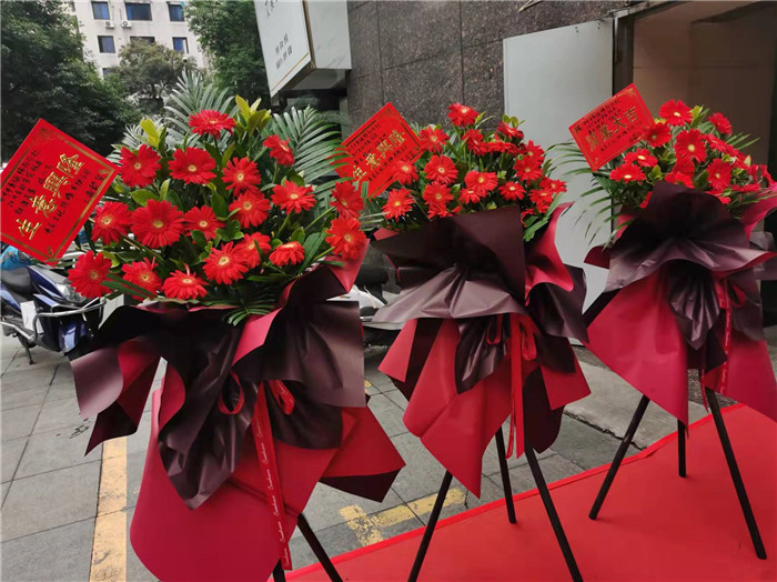 四川中青旅綿陽分社、綿陽市中旅假日旅行社、綿陽自來文化傳播有限公司24H自助售貨服務(wù)盛大開業(yè)