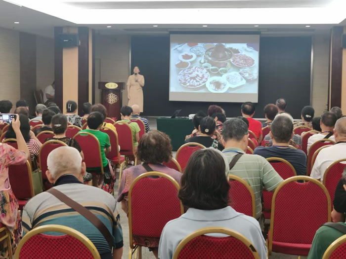 綿陽中旅行假日旅行社舉行胡楊林、南疆專列推薦會